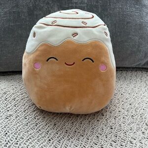 Squishmallow (Chanel) the Cinnamon Roll